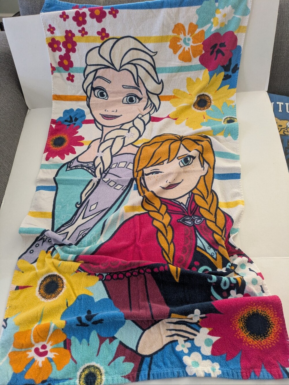 Disney Frozen Towel. Elsa And Anna.